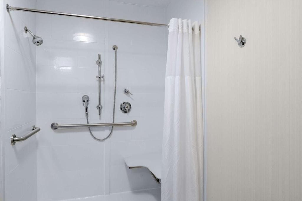 King Room with Shower - Non-Smoking room - Image 2