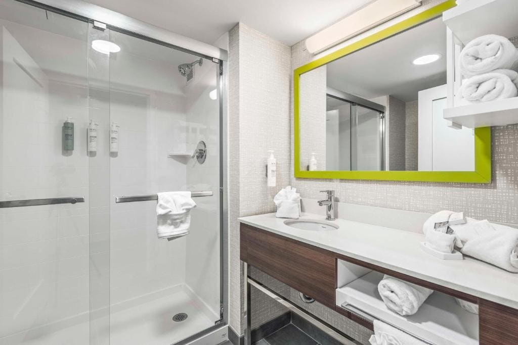 King Room with Shower - Non-Smoking room - Image 3