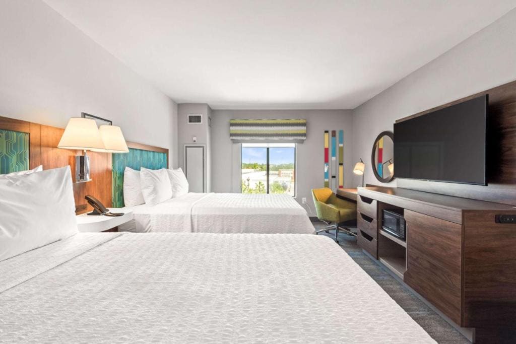 Queen Room with Two Queen Beds and Shower - Non-Smoking room - Image 1