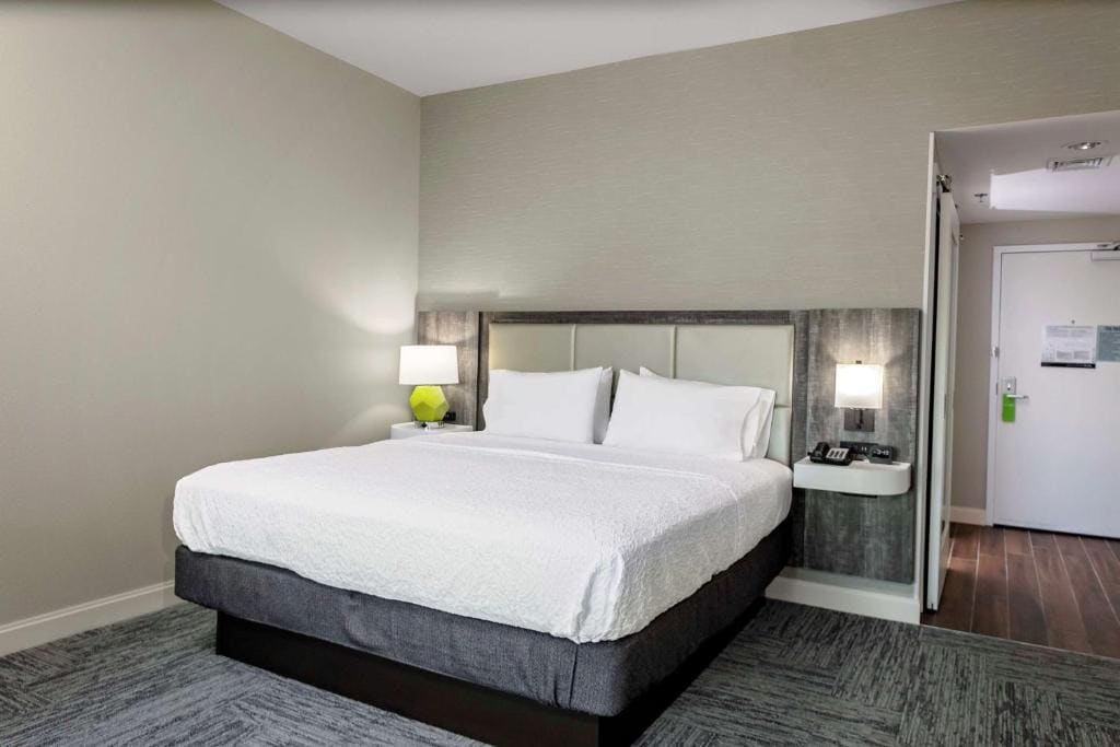 King Room - Non-Smoking room - Image 1
