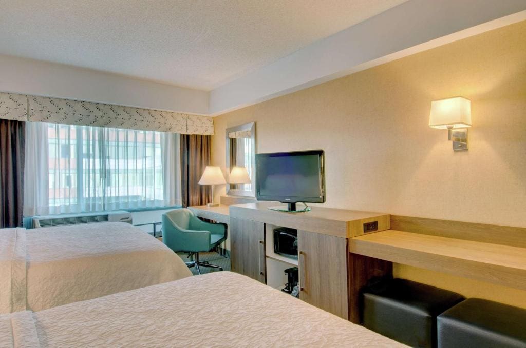 Room with Two Queen Beds - Non-Smoking room - Image 1
