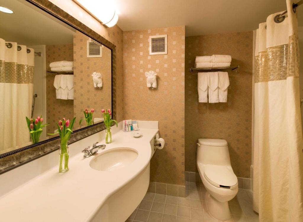 Room with Two Queen Beds - Non-Smoking room - Image 2