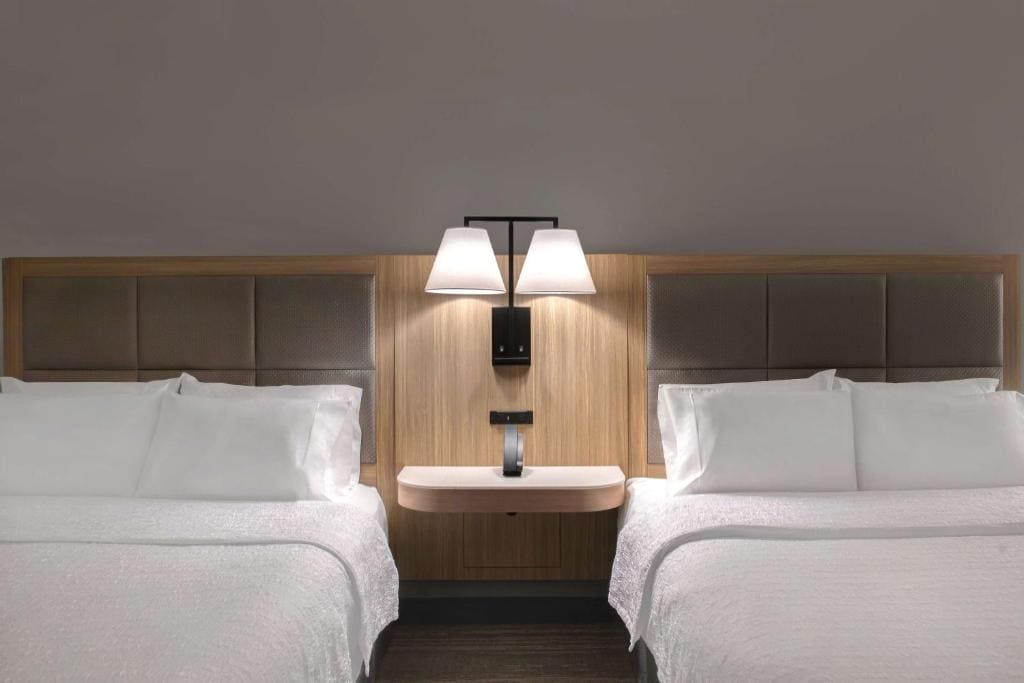 Room with Two Queen Beds - Non-Smoking room - Image 3
