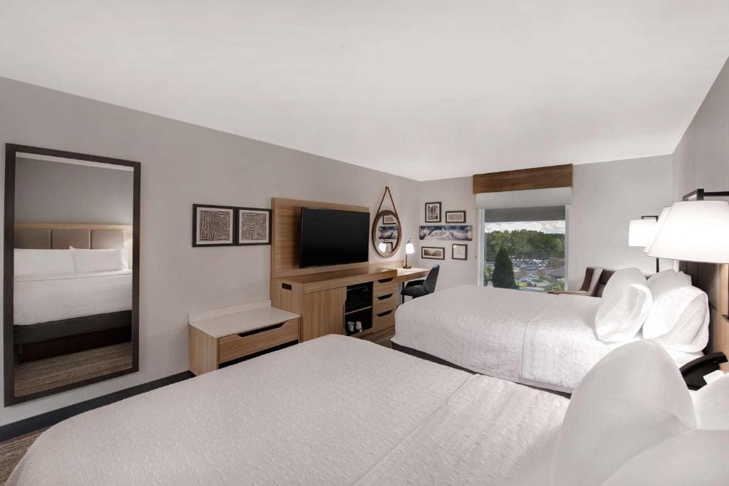 Room with Two Queen Beds - Non-Smoking room - Image 2