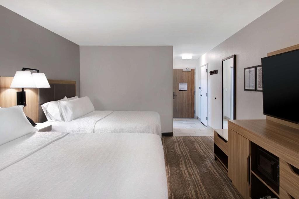 Room with Two Queen Beds - Non-Smoking room - Image 1