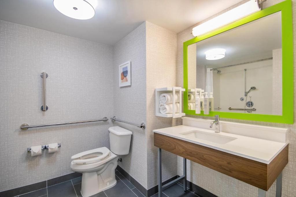 King Room - Mobility Access/Non-Smoking room - Image 3