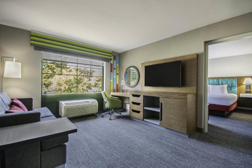 One-Bedroom King Suite with Sofa Bed - Non-Smoking room - Image 1