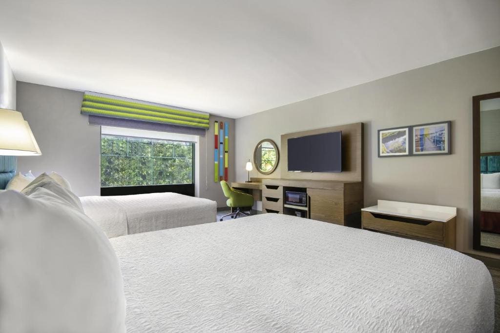 Room with Two Queen Beds - Non-Smoking room - Image 2