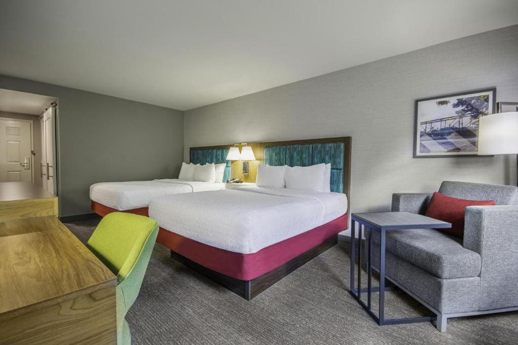 Room with Two Queen Beds - Non-Smoking room - Image 3
