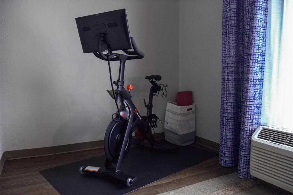 King with Peloton Bike - Non-Smoking room - Image 1