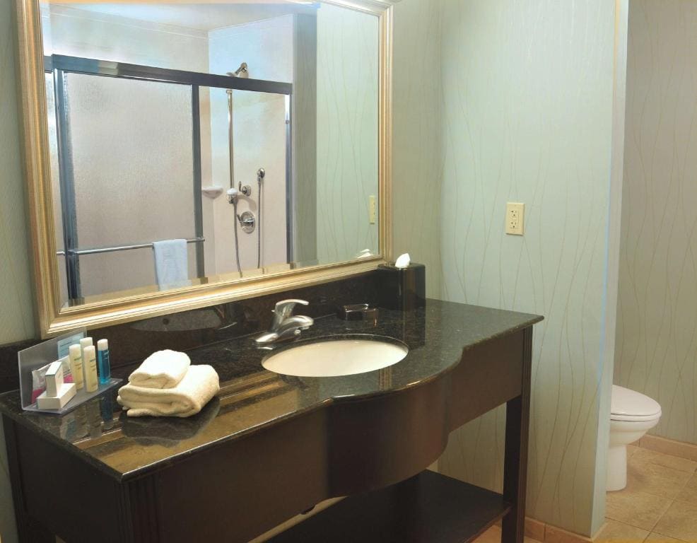 Room with Two Queen Beds - Non-Smoking room - Image 3