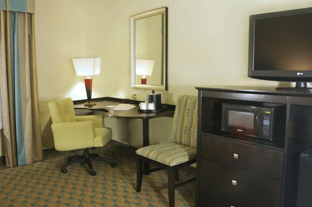 Room with Two Queen Beds - Non-Smoking room - Image 2