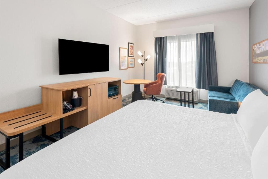 King Room with Sofa Bed and Study - Non-Smoking room - Image 2