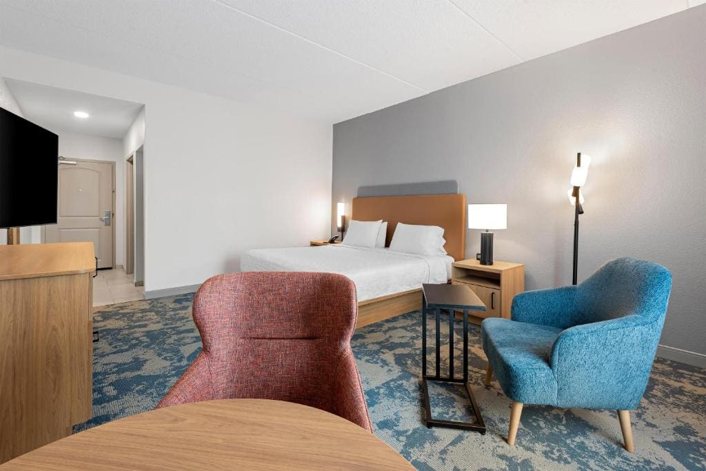King Room with King Bed - Non-Smoking room - Image 1