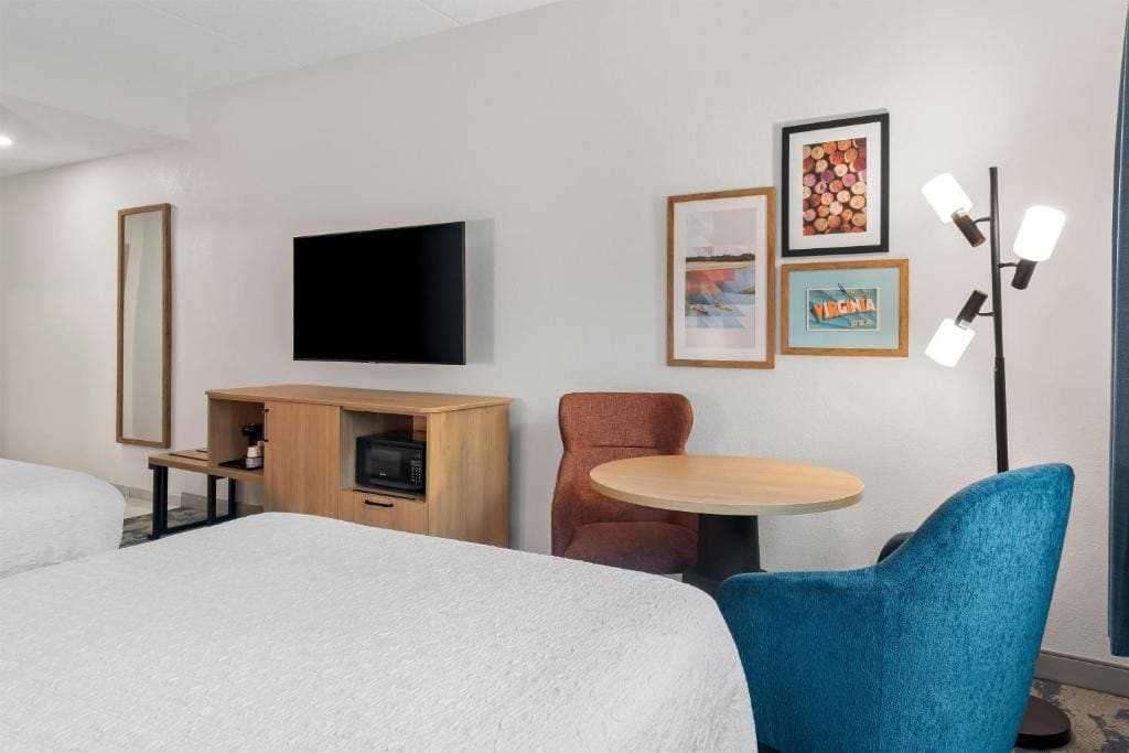 Room with Two Queen Beds - Non-Smoking room - Image 2