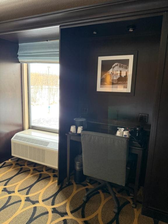 King Room with King Bed - Non-Smoking room - Image 3