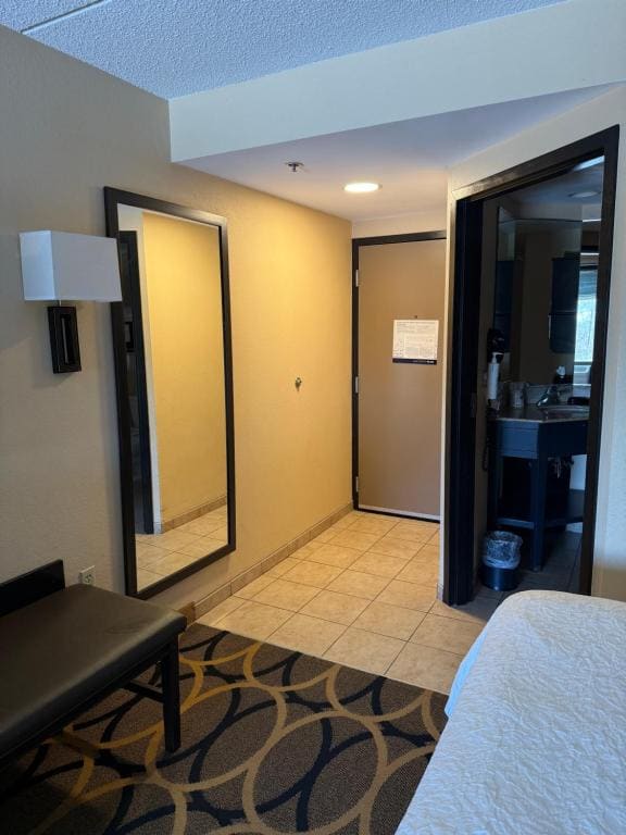 Room with Two Queen Beds - Non-Smoking room - Image 3