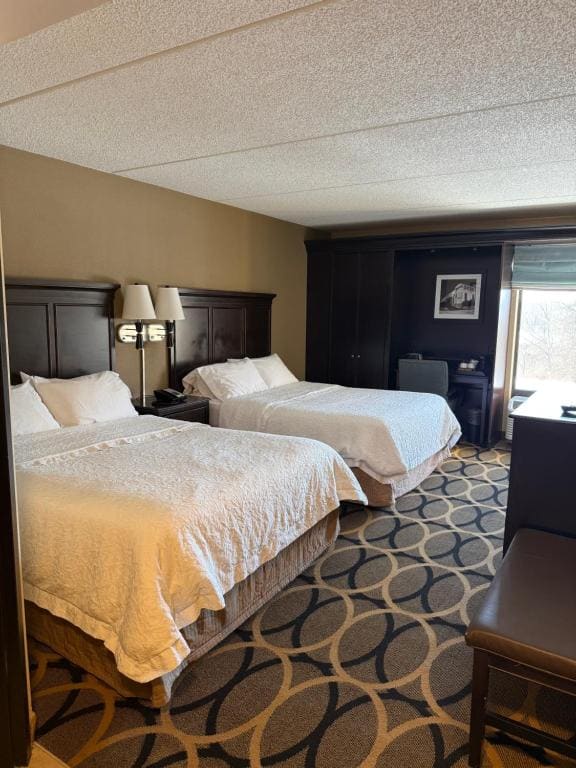 Room with Two Queen Beds - Non-Smoking room - Image 1