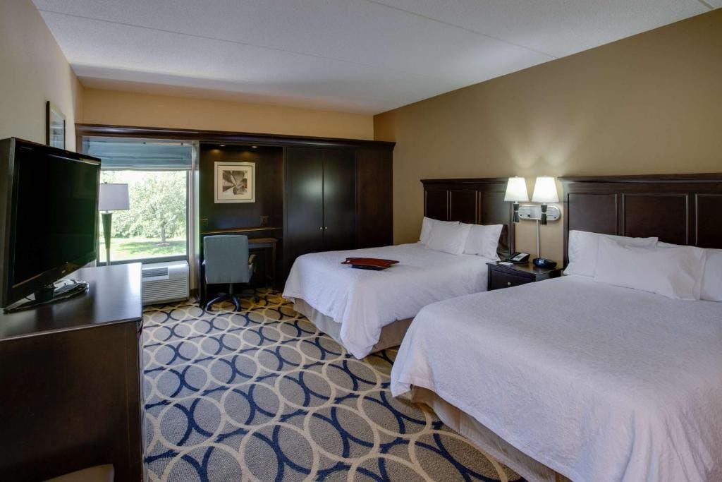 Room with Two Queen Beds - Non-Smoking room - Image 2