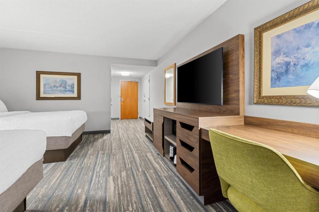 Queen Room with Two Queen Beds - Mobility Access/Non-Smoking room - Image 1