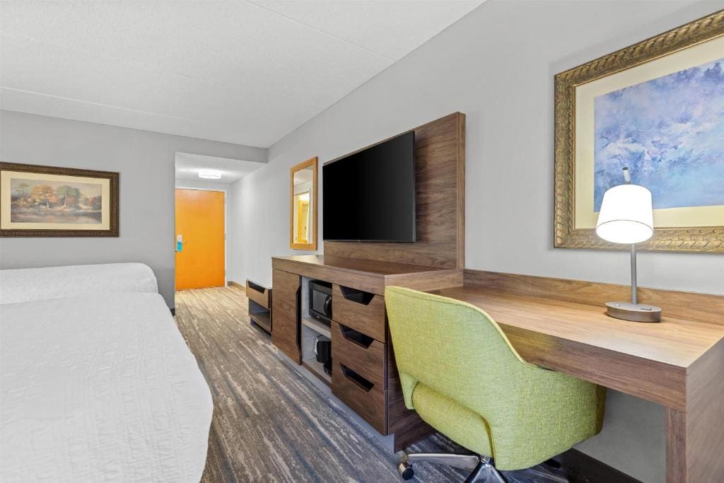 Room with Two Queen Beds - Non-Smoking room - Image 2