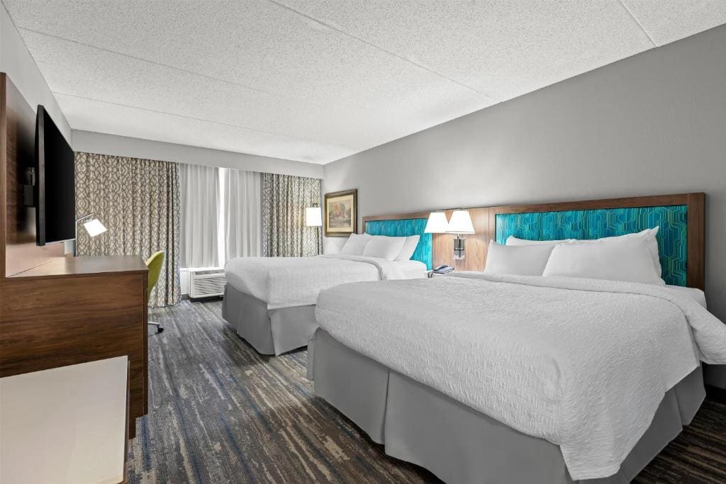Room with Two Queen Beds - Non-Smoking room - Image 3