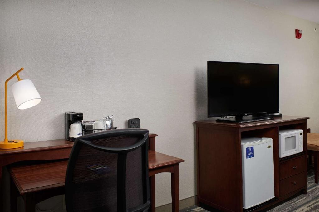 King Room with Sofa Bed - Non-Smoking room - Image 2