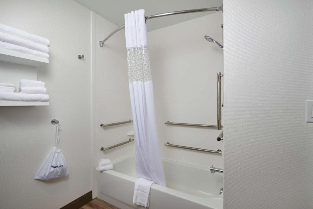 King Room with Accessible Tub - Mobility and Hearing Access/Non-Smoking room - Image 1