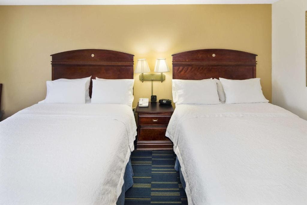 Room with Two Queen Beds - Non-Smoking room - Image 2