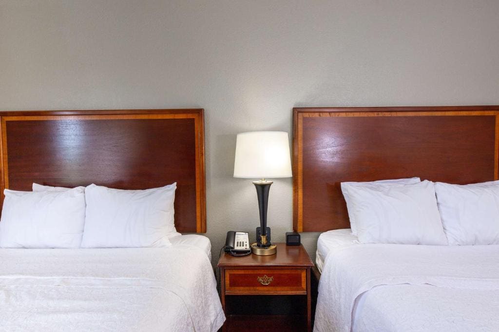 Room with Two Queen Beds - Non-Smoking room - Image 2