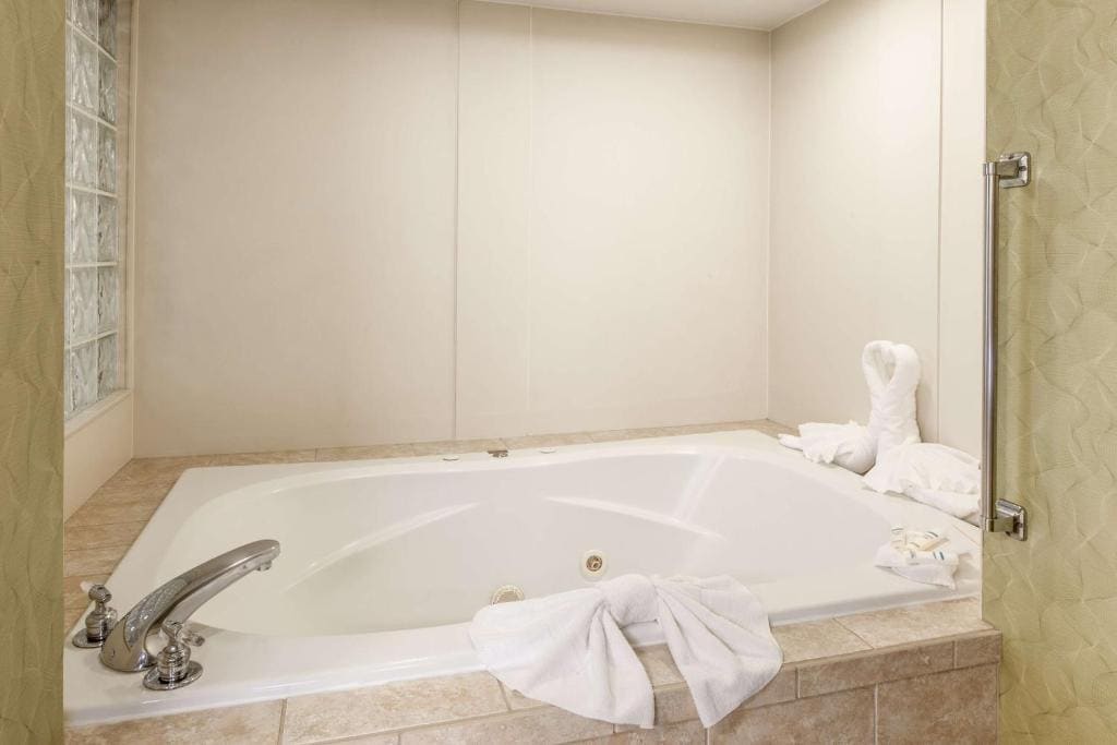 Executive King Suite - Non-Smoking room - Image 2