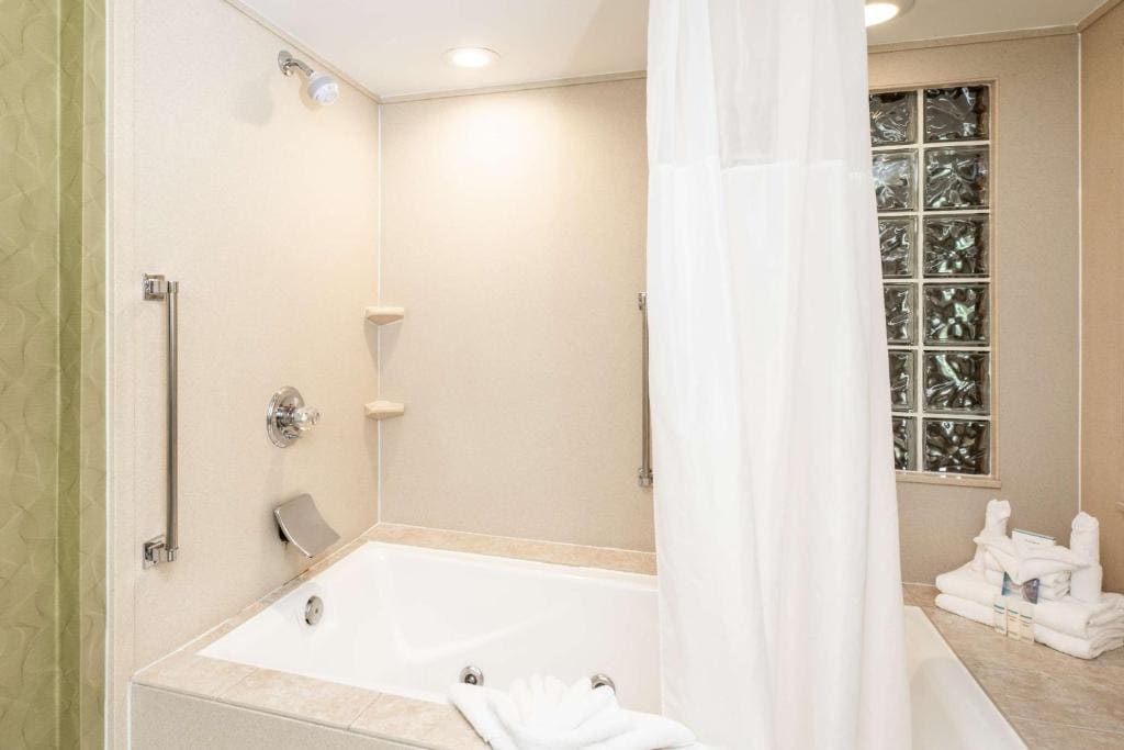 King Studio Suite - Non-Smoking room - Image 2