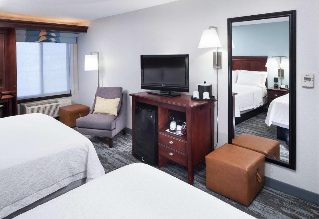 Room with Two Queen Beds - Non-Smoking room - Image 2