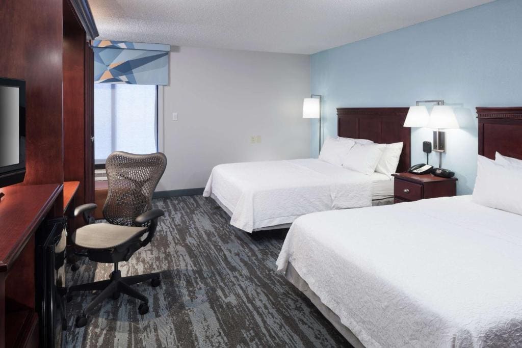 Queen Room with Two Queen Beds - Mobility Access/Non-Smoking room - Image 1