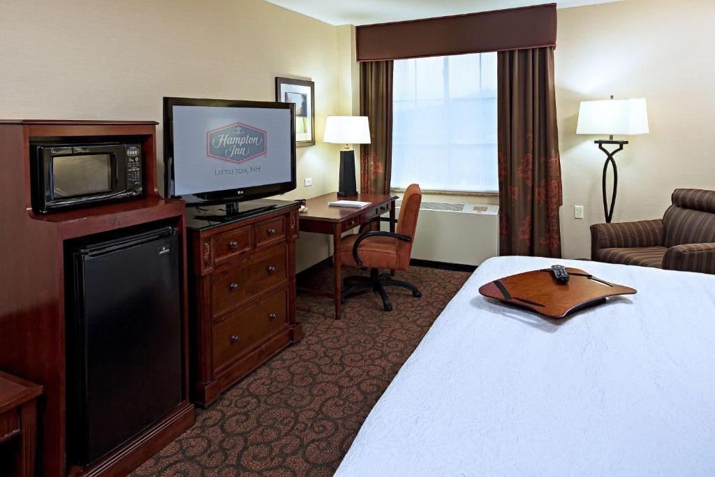 King Room with King Bed - Non-Smoking room - Image 2
