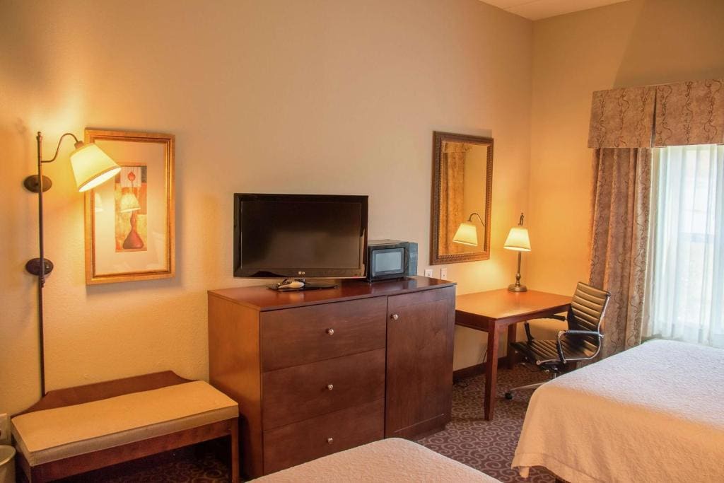 Room with Two Queen Beds - Non-Smoking room - Image 1