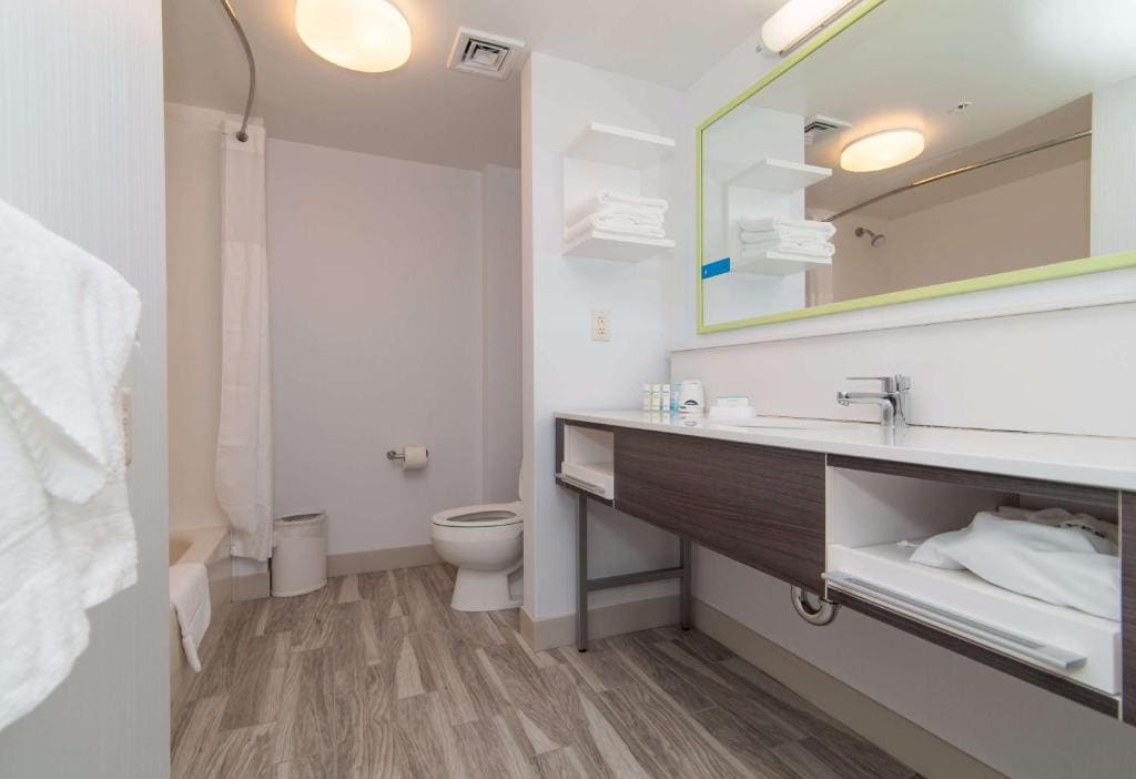 King Room - Non-Smoking room - Image 2