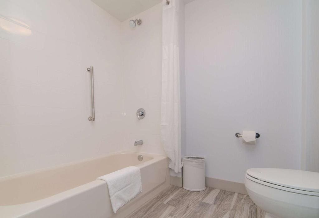 King Room - Non-Smoking room - Image 3
