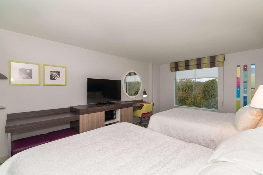 Queen Room with Two Queen Beds - Non-Smoking room - Image 1
