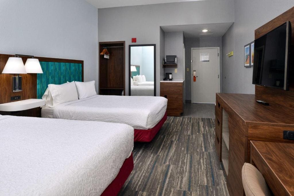 Room with Two Queen Beds - Non-Smoking room - Image 2