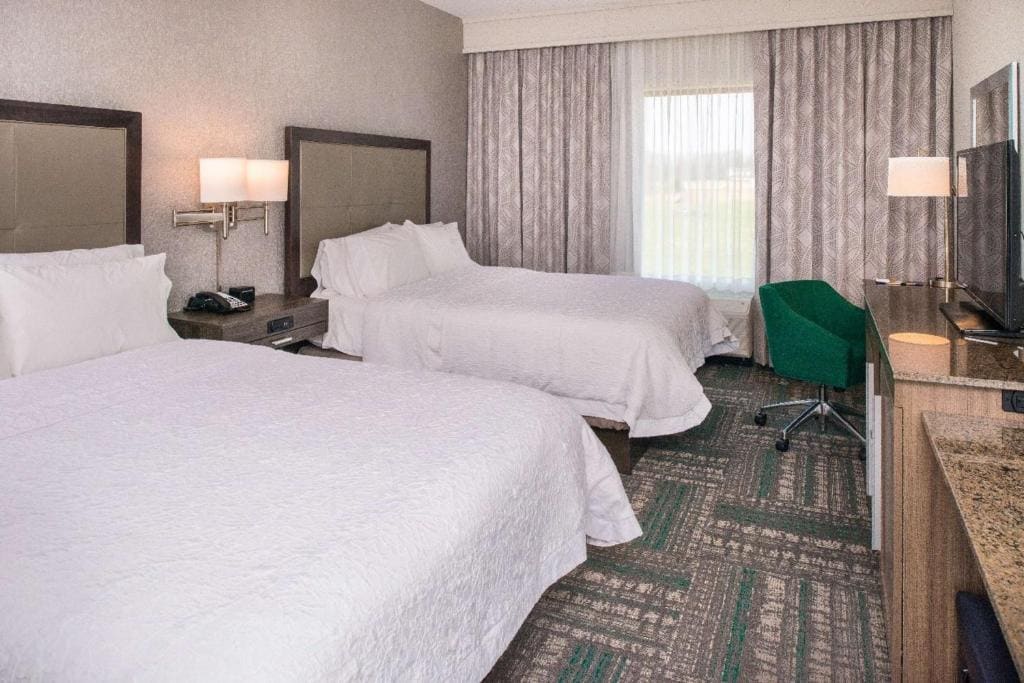 Queen Room with Two Queen Beds - Mobility and Hearing Access/Non-Smoking room - Image 1