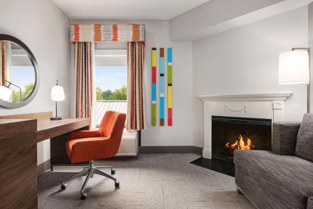 King Room with Fireplace and Sofa Bed - Non-Smoking room - Image 1
