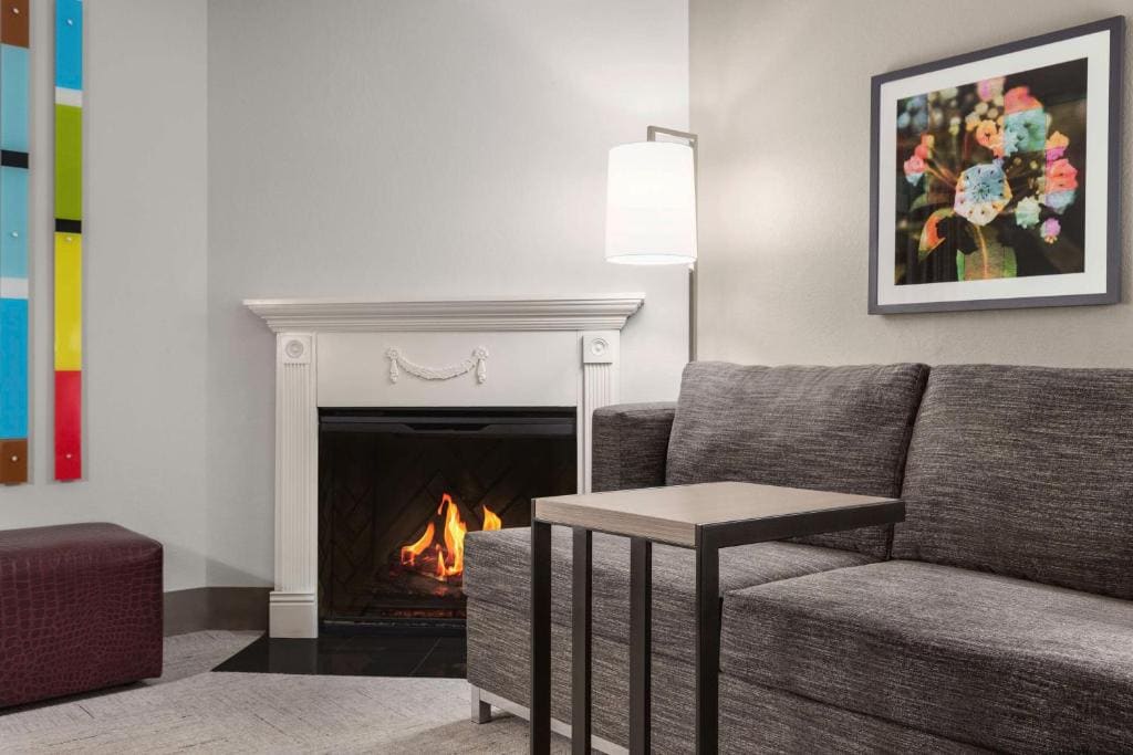 King Room with Fireplace and Sofa Bed - Non-Smoking room - Image 2