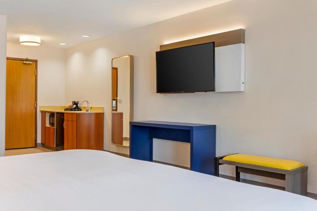One Room Suite with Sofa bed - Non Smoking room - Image 2