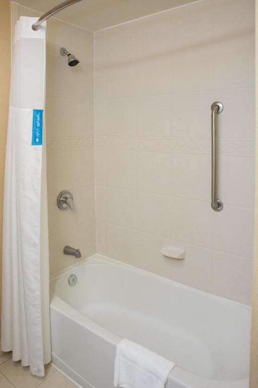 King Room with King Bed - Non-Smoking room - Image 3