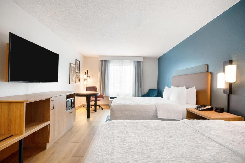 Room with Two Queen Beds - Non-Smoking room - Image 1