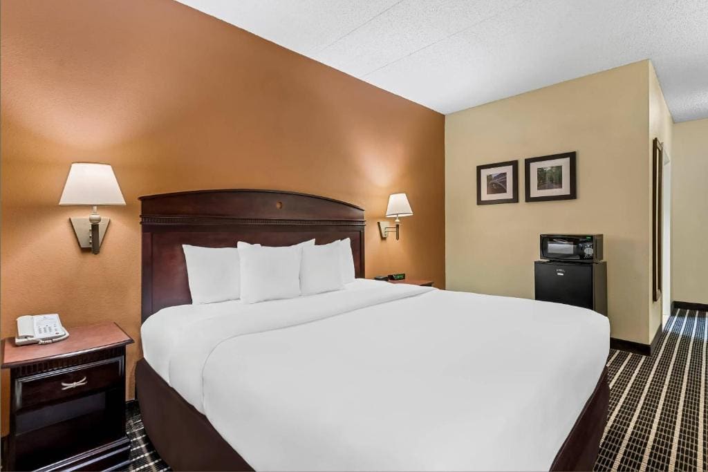 Double Room with Two Double Beds room - Image 2
