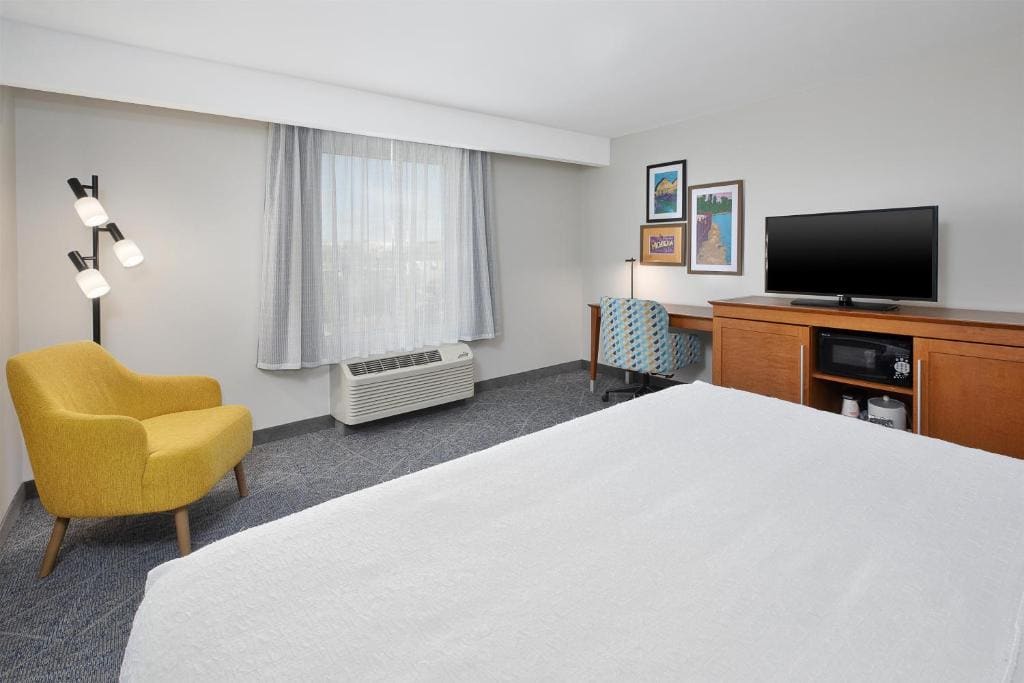 King Room - Non-Smoking room - Image 3