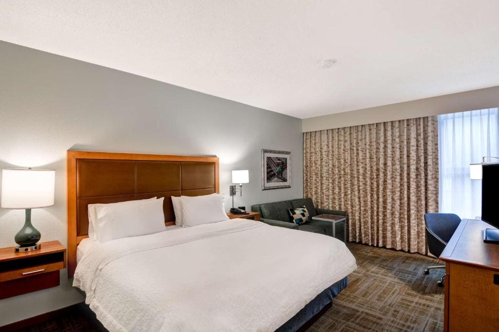 King Room with Accessible Tub - Mobility and Hearing Access/Non-Smoking room - Image 1