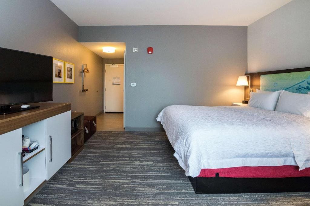 King Room - Mobility/Hearing Accessible room - Image 1